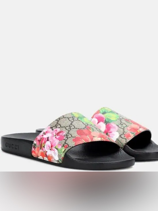 Gucci Shoes - NEW! GUCCI GG Blooms Supreme Slides US 5